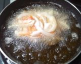 A picture of step 3 of Kakiage Tempura Udon.