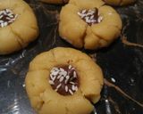 Foto langkah ke 4 dari resep Sunflower Cookies (Takaran Sendok).