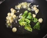 A picture of step 3 of Thai Baby Corn Soup.