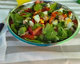 Foto del paso 5 de la receta: Ensalada fresca 😋, con tomate y pimientos asados en tiras