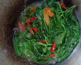 Foto langkah ke 3 dari resep Tumis kangkung tahu puyuh.