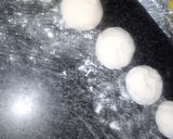 A picture of step 1 of Halwa pori.