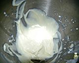 Foto del paso 4 de la receta: Magdalenas de grosellas y cava