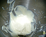 Foto del paso 4 de la receta: Magdalenas de grosellas y cava