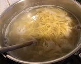Une image de l'étape 4 de Tagliatelles au pesto de céleri & pistaches au jambon cru.