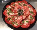 Une image de l'étape 5 de Salade de tomates cœur de bœuf,parmesan,fleurs et feuilles de basilic.