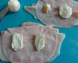 Foto del passaggio 1 della ricetta Involtini di pollo con prosciutto cotto,provola affumicata avvolti nel lardo di Colonnata