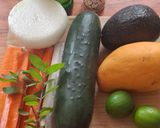 Foto del paso 1 de la receta: Ensalada de surimi con aguacate y mango