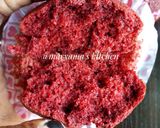 A picture of step 4 of Red velvet cupcakes III.