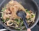 A picture of step 2 of Pad Thai.