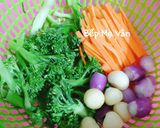 Hình bước làm 2 của món Thịt bò xào bông cải xanh và cà rốt