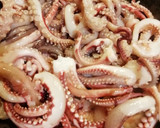 Foto del paso 2 de la receta: Fideos con tinta de calamar con salsa de calamar (fácil!) 🐙
