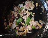 A picture of step 2 of Simple Upma.