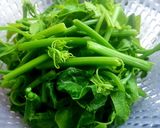 Hình bước làm 2 của món Ngọn su su xào tỏi