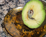 Foto del paso 3 de la receta: Ensalada de espinacas con champiñones y aguacate