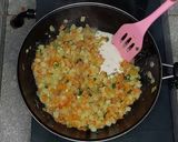 Foto langkah ke 4 dari resep Risol Isi Wortel dan Kentang.