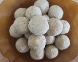 A picture of step 7 of Rava Ladoo.