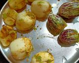 A picture of step 2 of Stuff Aloo Baingan.