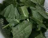 Foto del paso 3 de la receta: Revuelto de champiñones y espinacas"huerta"