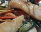 รูปขั้นตอนการทำที่ 3 ของ "ปลากะพงผัดฉ่า" Stir Fried Spicy Fish 🐟🌶🧄