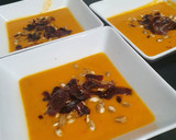 Foto del paso 6 de la receta: Crema de verduras asadas con pipas y jamón crujientes