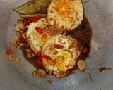 Foto langkah ke 4 dari resep Telur Ceplok Saus Tiram.