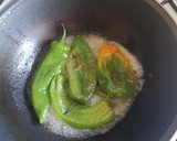 Foto del paso 2 de la receta: Los pimientos de la abuela (truco para freírlos saludable)