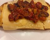 Foto del paso 1 de la receta: Tostada de Queso, Tomates Cherry y Huevo
