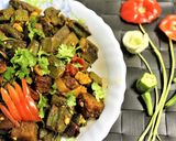 A picture of step 4 of Okra Tomato Curry.