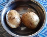 Foto langkah ke 2 dari resep Ayam Kurma Apel Oven dan Kentang Karamel.