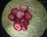 Foto del paso 4 de la receta: 🍓Tipo crepe de huevo con frutillas o banana.🍌