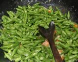 Foto langkah ke 5 dari resep Tumis buncis wortel telur.