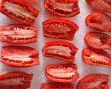 Foto del paso 1 de la receta: Tomate en aceite con hierbas