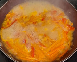 Foto del paso 2 de la receta: Camarones con verduras y salsa Alfredo y fideos chinos