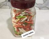 गाजर मूली का अचार (gajar mooli ka achar recipe in Hindi) रेसिपी चरण 2 फोटो