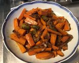 Une image de l'étape 9 de Carottes glacées et caramélisées aux câpres italiennes et oignon de roscoff.