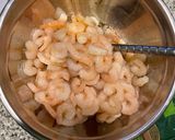 Foto del paso 3 de la receta: Camarones congela3 ultra chilenos con lo que teníamos en el airbnb por wn