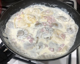 Foto del paso 4 de la receta: Raviolis de huevo y cereales rellenos de parmesano con salsa de crema de leche y dados de bacon