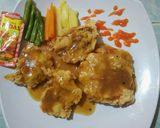 Foto langkah ke 6 dari resep Sirloin steak with sauce lada hitam simple.