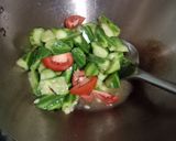 Foto langkah ke 3 dari resep Tumis oyong simpel.