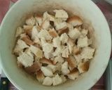 Foto langkah ke 1 dari resep Puding Roti Custard.