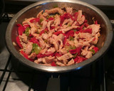 Foto del paso 1 de la receta: Relleno para fajitas de pollo, pimiento y cebolla