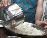 A picture of step 2 of Jowar Ki Roti (Bhakari).
