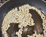 Foto del paso 4 de la receta: Espinacas con pasas y piñones