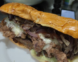 Foto del paso 18 de la receta: Sándwich🥐de berenjena🍆bbq, carne🧅, queso🧀y cebollas grillé🥯🥩🧀