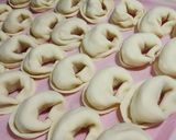 Foto del paso 9 de la receta: Capeletis de ricotta, pollo y nuez con masa precocida casera