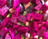 Foto langkah ke 1 dari resep Salad buah saos yogurt.