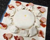 صورة لخطوة 12 من وصفة بف باستري بالنقانق وجبن البري Brie cheese بطريقة مختلفة