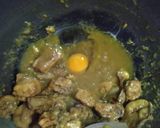 Foto langkah ke 3 dari resep Ayam goreng telur.