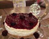 صورة لخطوة 9 من وصفة تشير كيك بالتوت الأسود